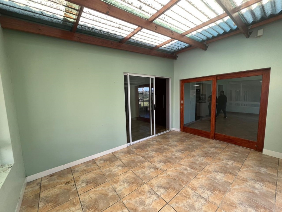  Bedroom Property for Sale in Cove Ridge East Eastern Cape